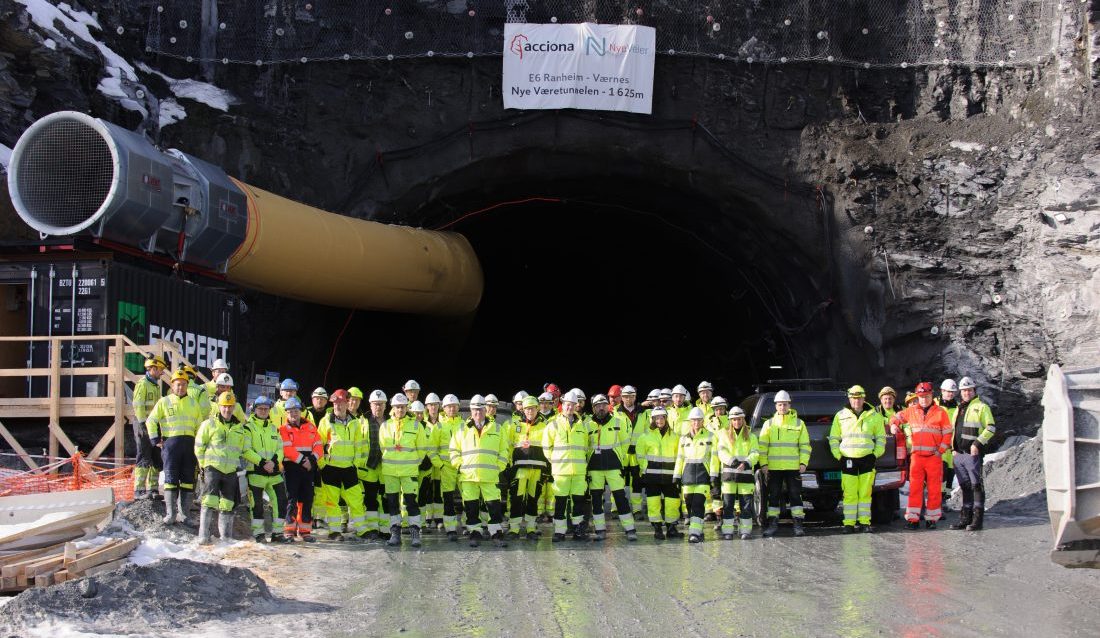 Fra gjennomslaget på Væretunnelen for litt over ett år siden.(Foto: Kristian Helgesen/Nye Veier)