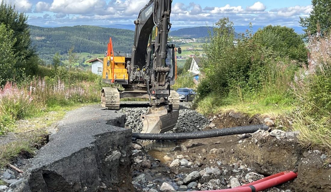 Arbeidstilsynet minner om å ivareta sikkerheten til dem som skal utføre rednings- og oppryddingsarbeidet etter ekstremværet. (Illustrasjonsfoto: Njål Hagen)