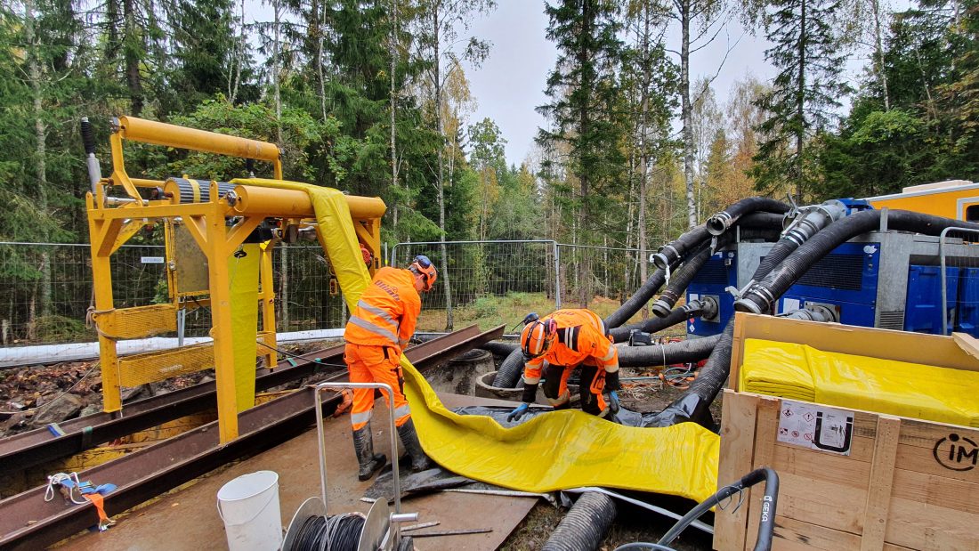 Olimb Rørfornying AS landet oppdraget om gravefri rehabilitering av avløpsledninger og kummer i krevende naturområde. (Foto: Olimb Rørfornying)