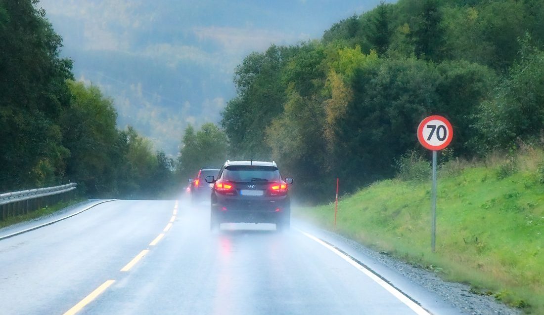 Fem entreprenører konkurrerer om å få vedlikeholde riksveier i Trøndelag. (Illustrasjonsfoto: Foto: Knut Opeide/Statens vegvesen)
