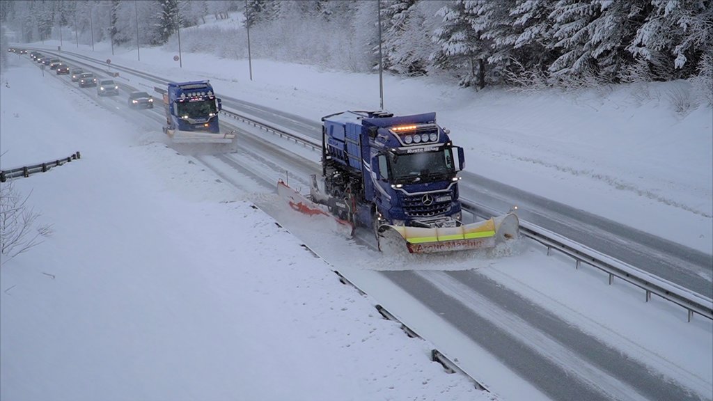 Laveste pris er ikke lenger eneste kriterium ved tildeling av driftskontrakter med brøyting. (Foto: Øystein Skotte/Statens vegvesen)