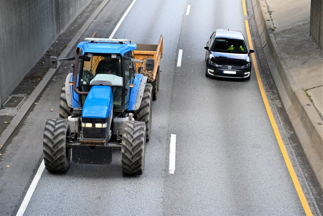 Fra 1. august er setebelteplikten for traktor utvidet. Er det belte i traktoren, skal dette brukes både i jobb og fritid. (Foto: Henriette Erken Busterud)
