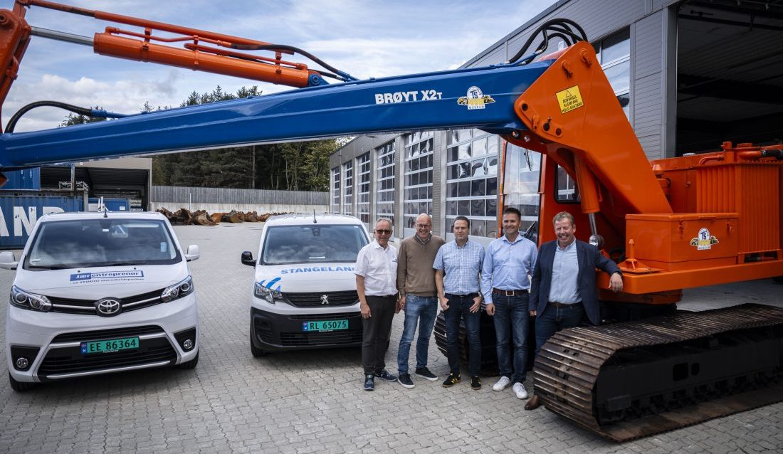 De nye eierne av AS Betong. Fra venstre Olav Stangeland, Hans Kristian Aasland, Morten Søyland, Leif Jarle Vigre og Tommy Stangeland. (Foto: Stangeland)