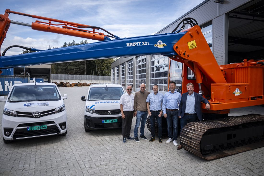 De nye eierne av AS Betong. Fra venstre Olav Stangeland, Hans Kristian Aasland, Morten Søyland, Leif Jarle Vigre og Tommy Stangeland. (Foto: Stangeland)