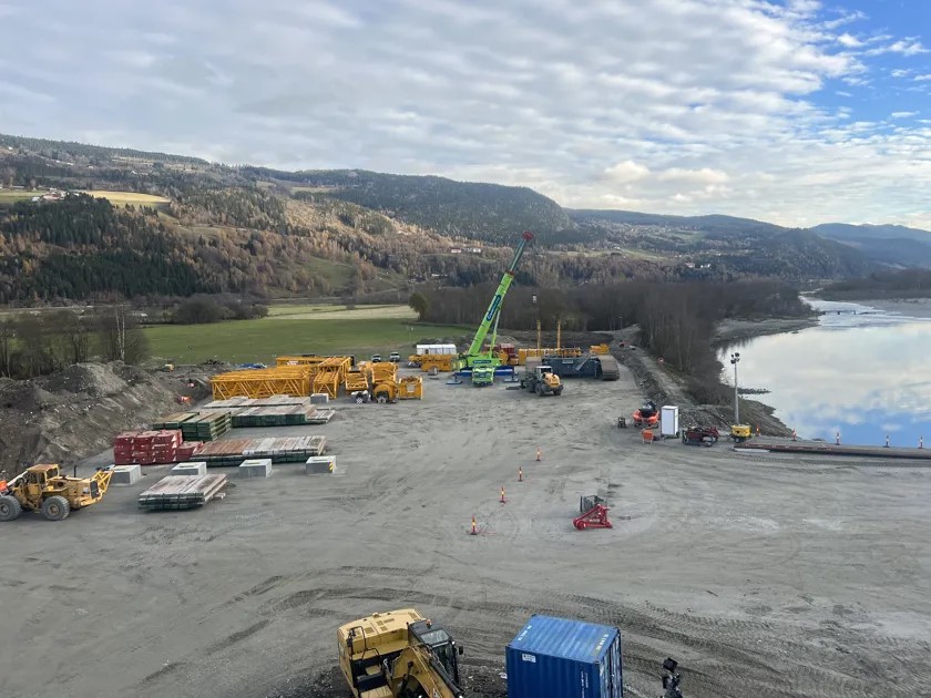 Montering av megakranen. (Foto: Steinar Slåtto, Øst-Riv AS)