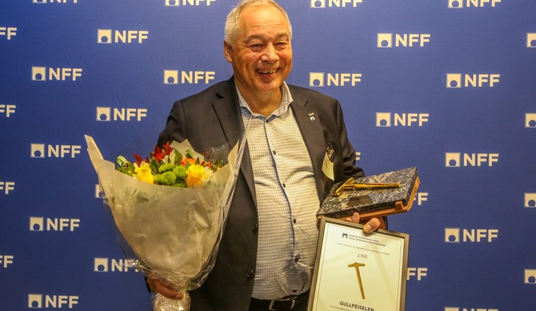 En stolt konsernsjef i LNS, Frode. M Nilsen, tok imot Gullfeiselen på vegne av bedriften. (Foto: Runar F. Daler)