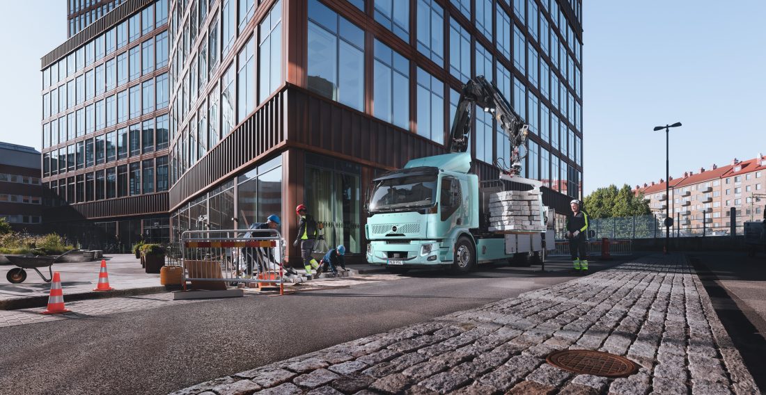 Volvo FL og FE har fått en facelift og lengre rekkevidde. (Foto: Volvo Trucks)
