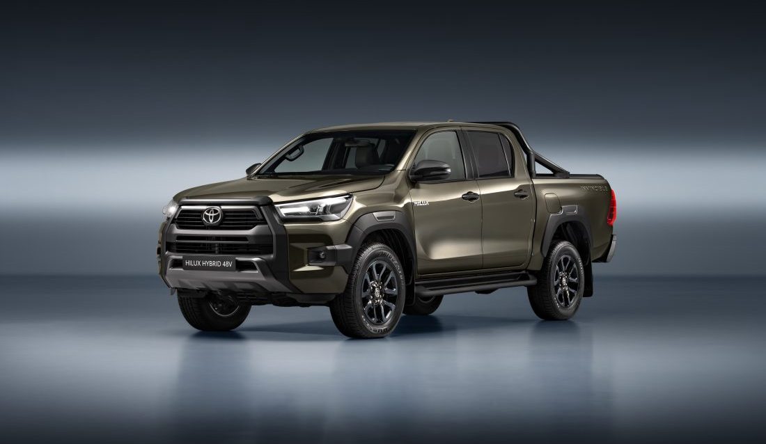 Toyota Hilux kommer i en hybrid-løsning på det norske marked neste høst. (Foto: Toyota)