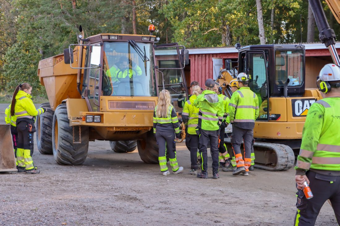 Tomb videregående skole er en offentlig godkjent frittstående skole. Skolen har elever fra hele landet, og 170 av de ca. 300 elvene bor ved skolen. (Foto: Njål Hagen)
