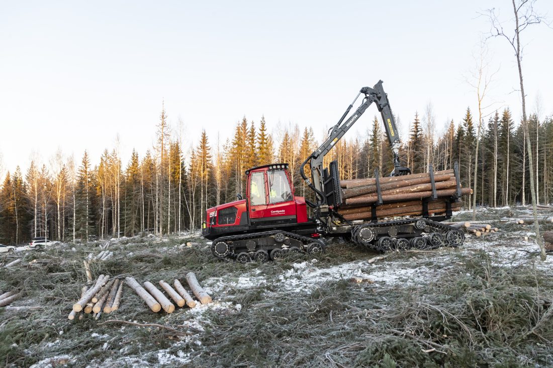 Centipede er en konseptmaskin som ble vist på sommerens Swedish Forestry Expo 2023 på Solvalla, utenfor Stockholm. Maskinen skal være utviklet for å møte skogbrukets utfordringer og skal ha tre viktige fordeler - lavere marktrykk, økt produktivitet og bedre arbeidsmiljø. (Foto: Komatsu Forest)