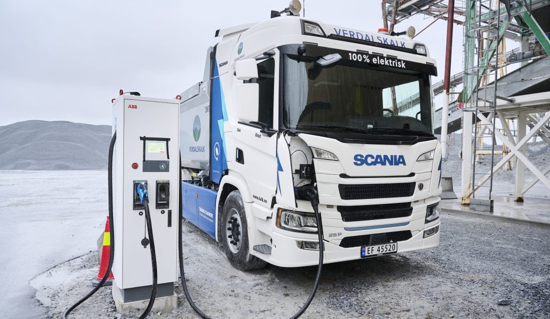 Enova tildeler støtte til 13 prosjekter i fjerde runde av konkurransen "Bedriftslading for tunge kjøretøy". (Foto: Enova SF)