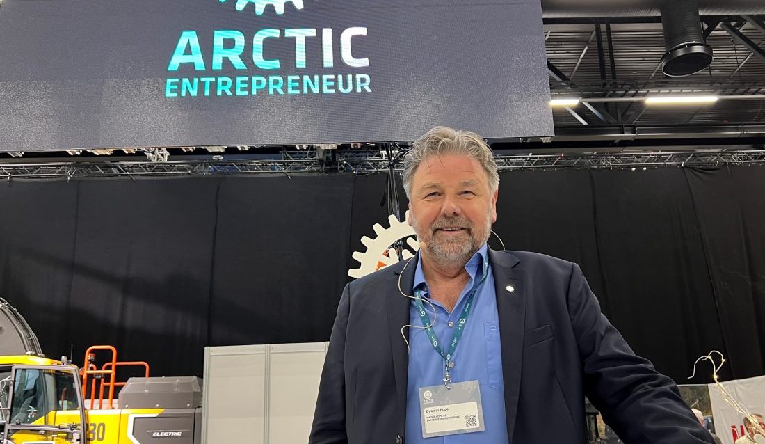 Øystein Hope, styreleder i Maskinentreprenørenes Forbund (MEF), ønsket deltakere og utstillere velkommen til tre dager med Arctic Entrepreneur. (Foto: Njål Hagen)