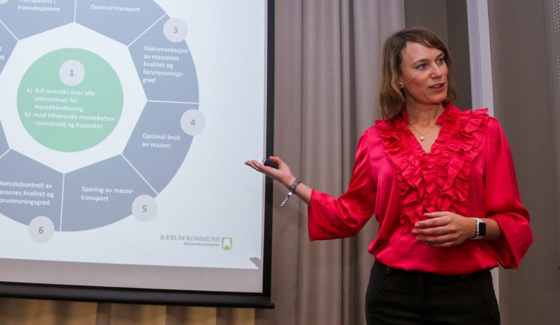 Ida Nilsson, daglig leder i Norsk Gjenvinning m³, presenterte den nye tjenesten Porfyr – eller «Tinder» for overskuddsmasser. (Foto: Runar F. Daler)