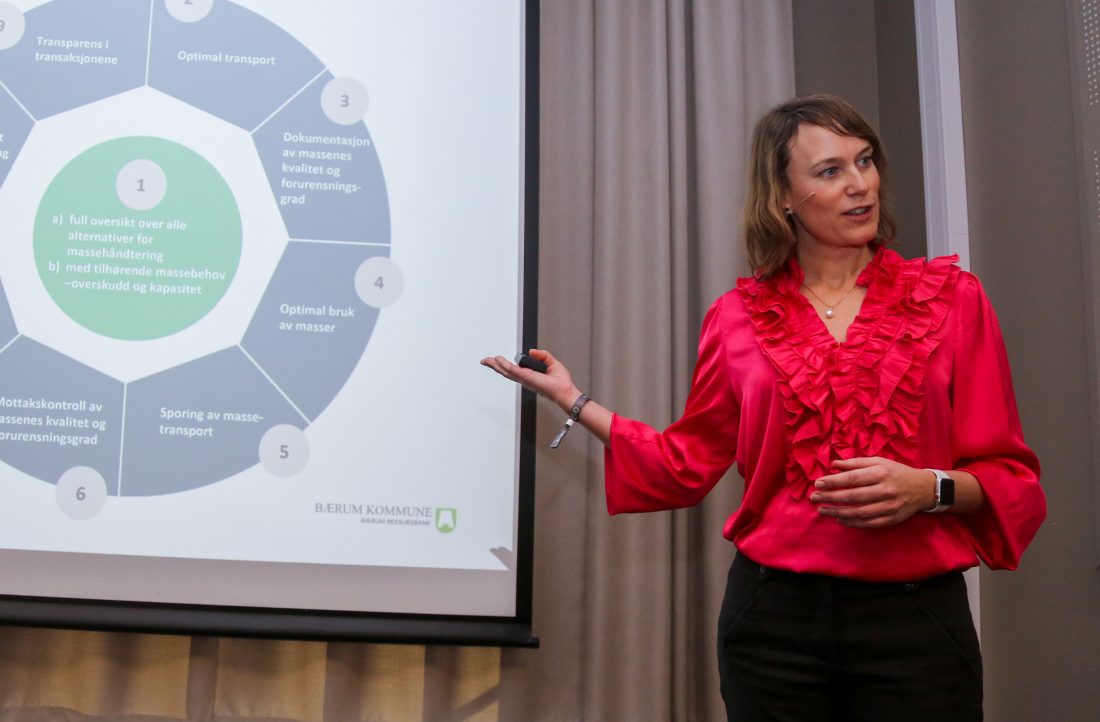 Ida Nilsson, daglig leder i Norsk Gjenvinning m³, presenterte den nye tjenesten Porfyr – eller «Tinder» for overskuddsmasser. (Foto: Runar F. Daler)