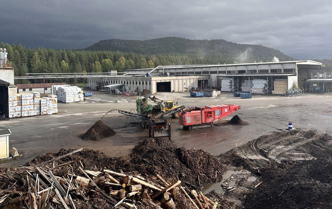 En mobil sorteringslinje for vrakbark i drift ved Moelven Numedal AS. (Foto: Geminor)