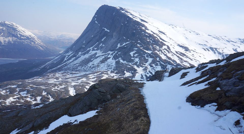Området ved Durmålstinden i Sørfold i Nordland ble rammet av et alvorlig snøskred i 2019. (Foto: NGI)