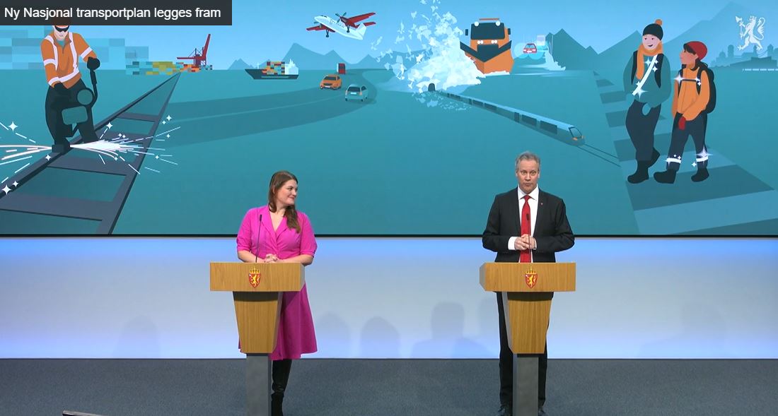 Samferdselsminister Jon-Ivar Nygård og fiskeri- og havminister Cecilie Myrseth la frem Nasjonal transportplan 2025–2036 fredag 22. mars. (Skjermdump: Regjeringen.no)