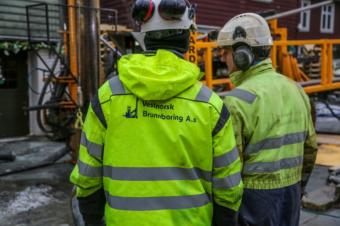 Av Vestnorsk Brunnborings 29 ansatte er det 15 brønnborere, og 12 av disse har nå tatt fagbrevet brønnboring fastland. (Foto: Runar F. Daler)