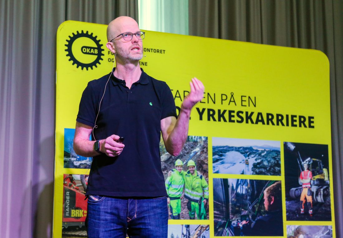 – Hvis dere klarer å fylle opp en bufferkonto, så slipper dere nok å ende opp programmet mitt, sa økonom Hallgeir Kvadsheim fra Luksusfellen. (Foto: Runar F. Daler)