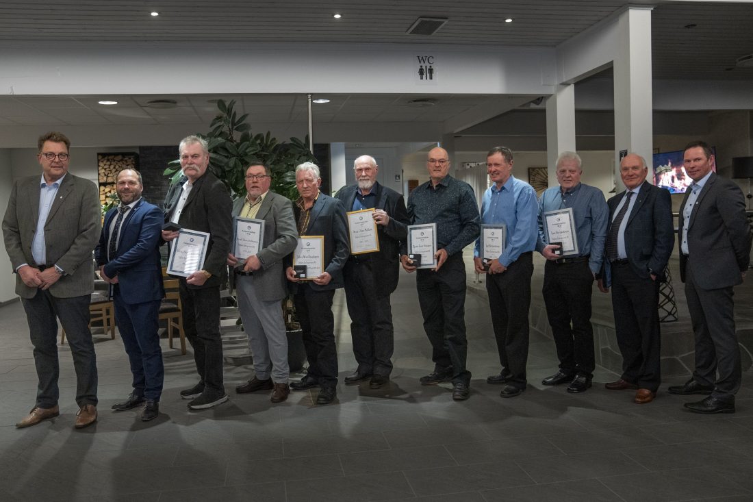 Fra venstre: Leiv Peter Blakstad, Hans Otto Veflen, Erling Sigbjørn Buklev, Harald Johnny Hvithammer, John Arve Rundgren, Arne Olav Mellem, Bjørn Evar Vangen, Jan Bergseteren, Tom Bergseteren, Halvar Veflen og Kjetil Hansen. (Foto: MEF)