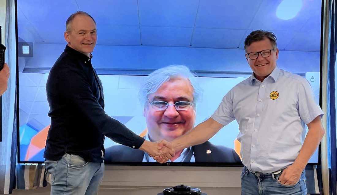 Fra venstre: Ove Nesje (prosjektdirektør SVV), Kjell Inge Davik (Utbyggingsdirektør SVV) og Geir Nesland Nilsen (daglig leder B&G). (Foto: B&G)