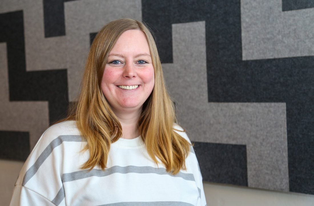 Silje Sanden, som selv er lærling i vei- og anleggsfaget hos Løvaas Maskin, informerte de andre om Erna-nettverket i Norsk Arbeidsmandsforbund (NAF). (Foto: Runar F. Daler)