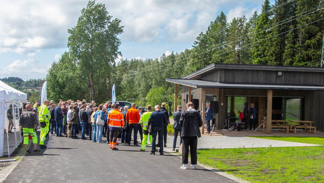 Mange hadde funnet veien til Nasjonalt senter for vanninfrastruktur på åpningsdagen. (Foto: Runar F. Daler)