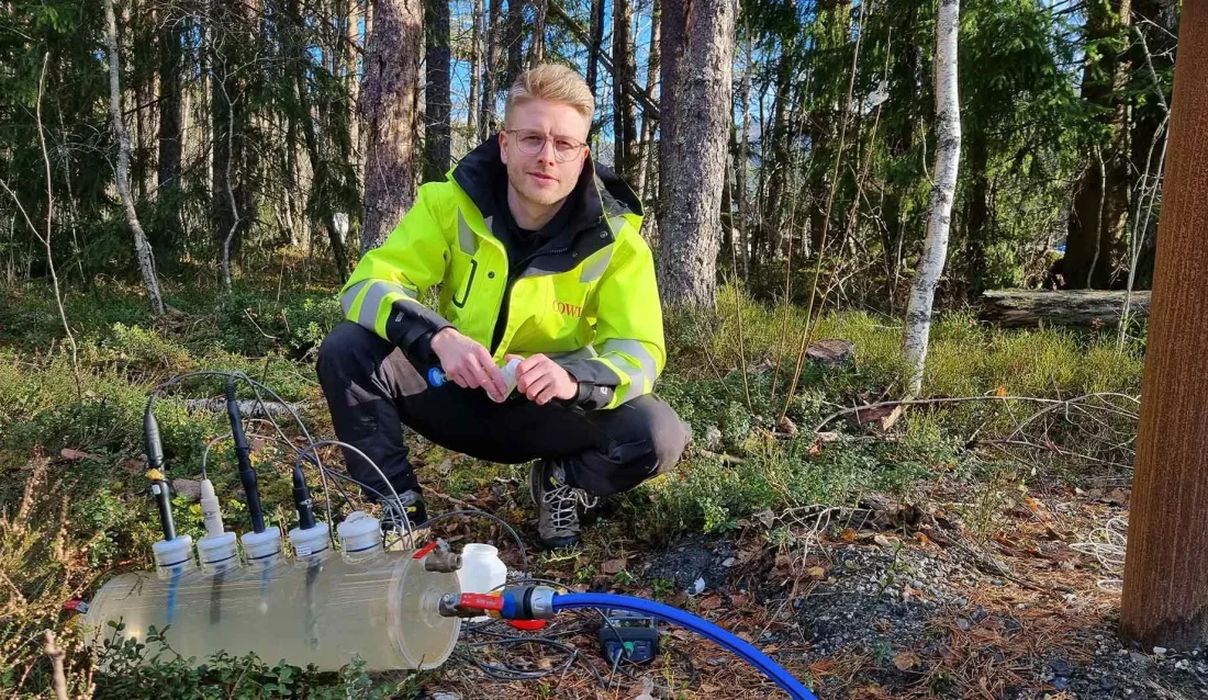 Hydrogeolog i Cowi, Christian Rekve Bryn, kombinerer georadar og kjerneprøver for å beregne karboninnholdet i våtmarker. – En gamechanger, og en forutsetning for å beregne naturens verdi, sier han. (Foto: Cowi)