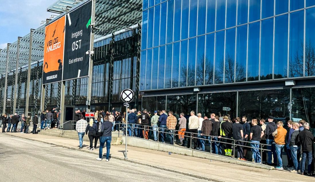 Køene var lange for å komme inn på Vei og Anlegg 2024. Og det blir nok ikke færre som tar turen neste gang, i 2027. Datoene er nå klare. (Foto: Runar F. Daler)