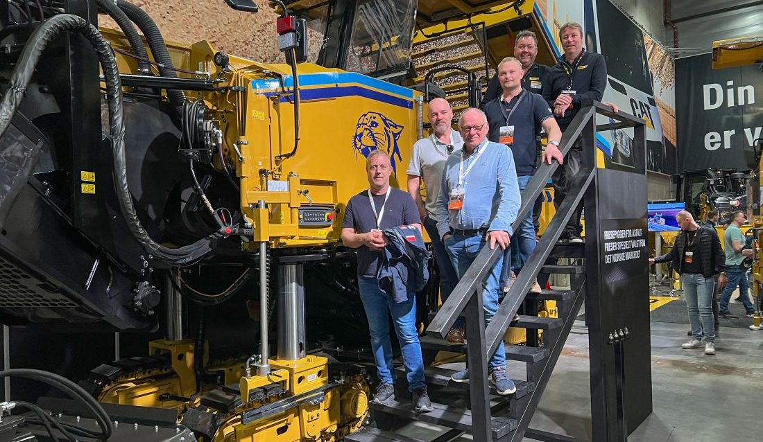I trappa (nedenfra og opp): Børge Høstmark, Håkon Birkeland, Arvid Wespestad, Steffen Birkeland (alle fra Bijak Maskin), Rune Ask og Glenn Thorén (to sistnevnte fra Pon Equipment). (Foto: Njål Hagen)