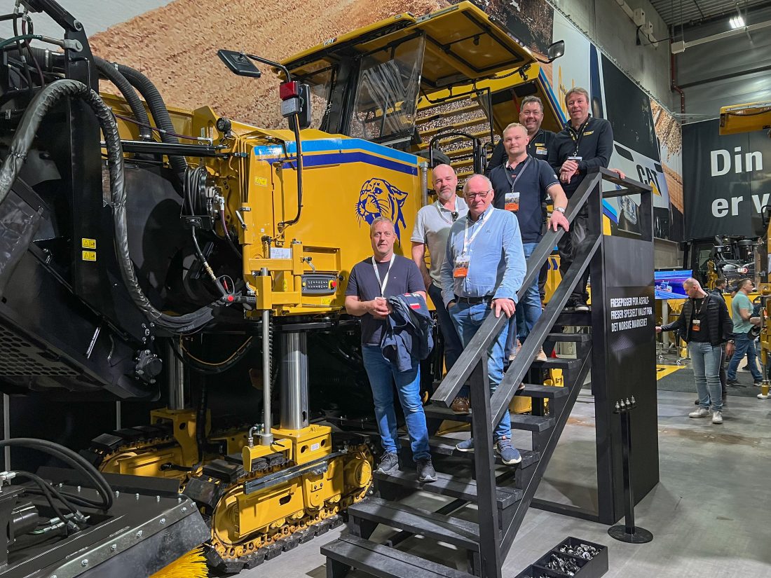 I trappa (nedenfra og opp): Børge Høstmark, Håkon Birkeland, Arvid Wespestad, Steffen Birkeland (alle fra Bijak Maskin), Rune Ask og Glenn Thorén (to sistnevnte fra Pon Equipment). (Foto: Njål Hagen)