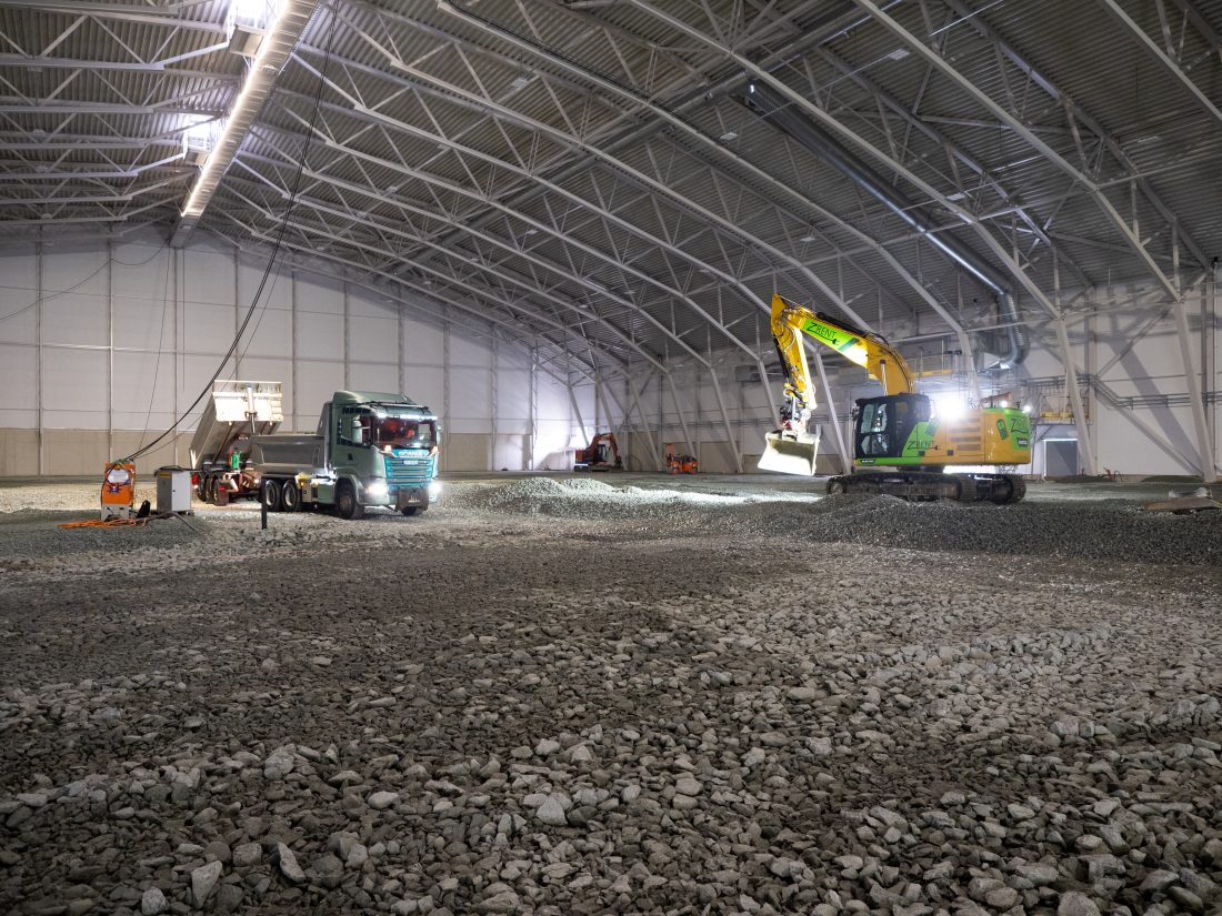 Det er et godt stykke arbeid som skal gjøres før fotballhallen tas i bruk i 2025, men før det skal den brukes til VM på ski i vinter.