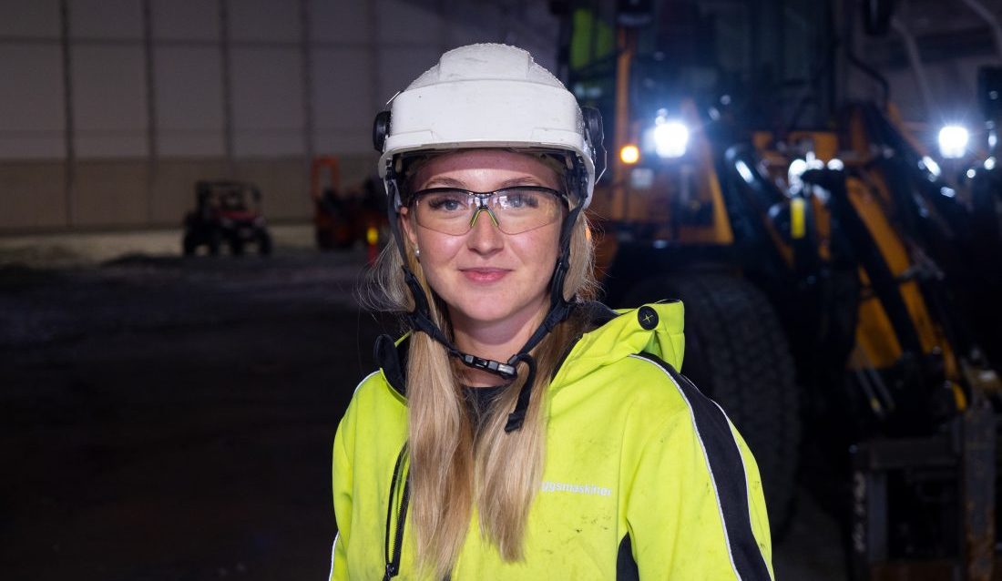 Ingrid Alstad, funksjonær i selskapet, har kontroll på prosjektene og kvalitetssystemet via SmartDok.
