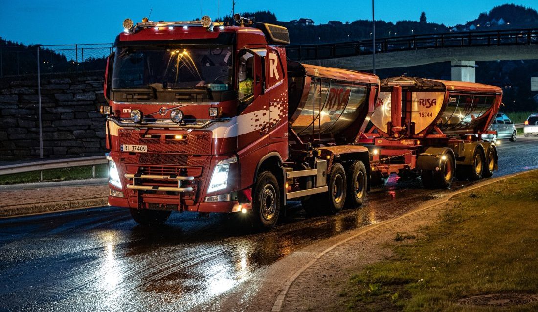 Statens vegvesen sender nå på høring forslag om å øke tillatt totalvekt for bestemte vogntog på enkelte veier. (Foto: Bård Asle Nordbø/Statens vegvesen)