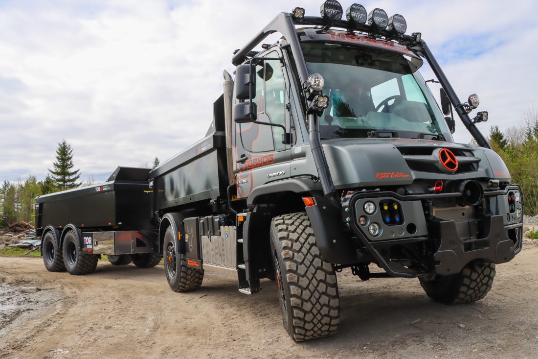 Unimog U-535 lang T1b (traktor) 80 km/t, med dumperpåbygg fra Trailer Systems AS i Verdal. (Foto: Njål Hagen)