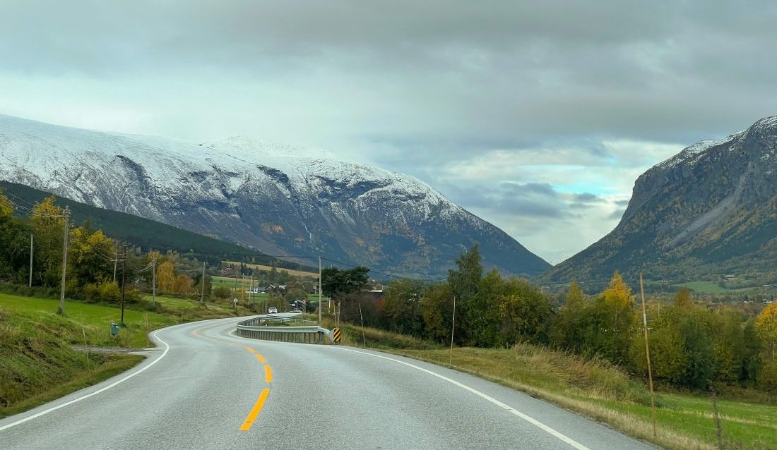 Regjeringen foreslår å bevilge 10,8 milliarder kroner til drift og vedlikehold av riksveinettet i 2025. Dette er en økning på 1,1 milliarder kroner sammenlignet med statsbudsjettet for 2024. (Illustrasjonsfoto: Njål Hagen)