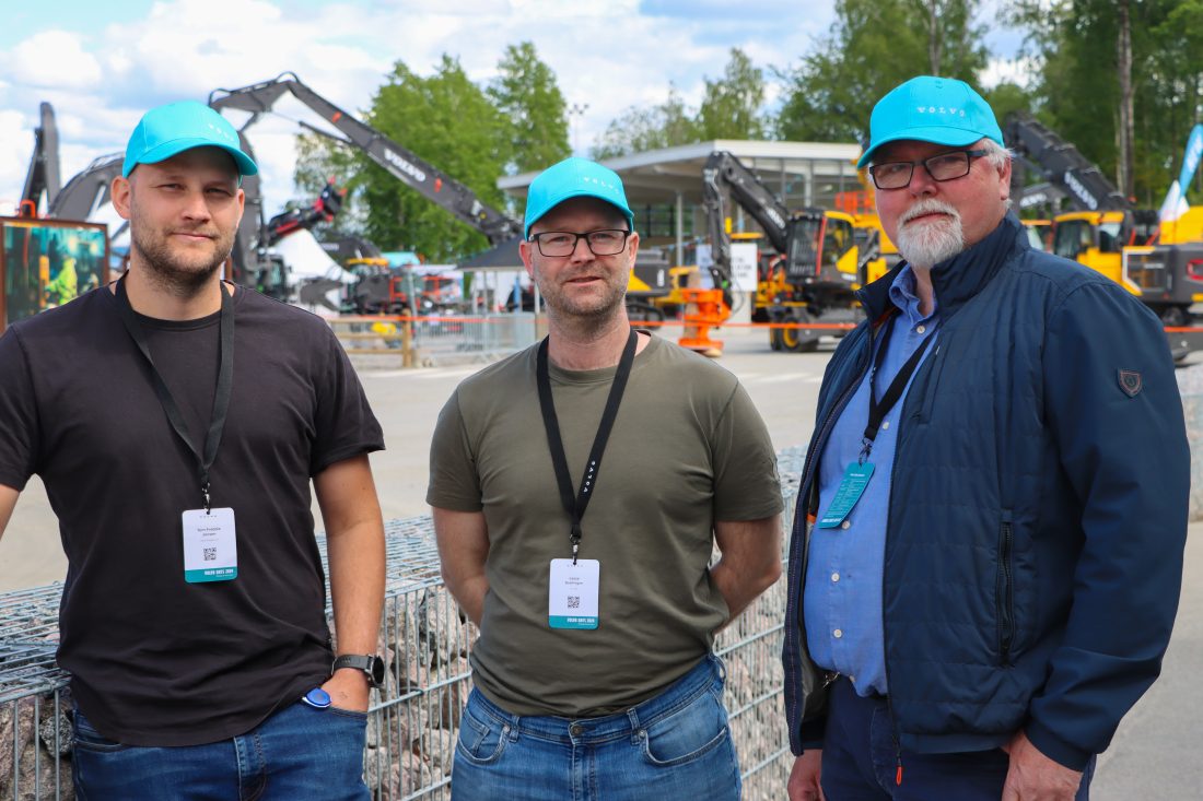 Fra venstre: Tom-Freddie Jensen, lærlingeansvarlig Volvo Maskin, Lasse Svellingen, avdelingsleder for anleggsteknikk ved Os vgs., og Odd Arne Meyer Sjøberg, spesialrådgiver ved Sam Eyde vgs. (Foto: Njål Hagen)