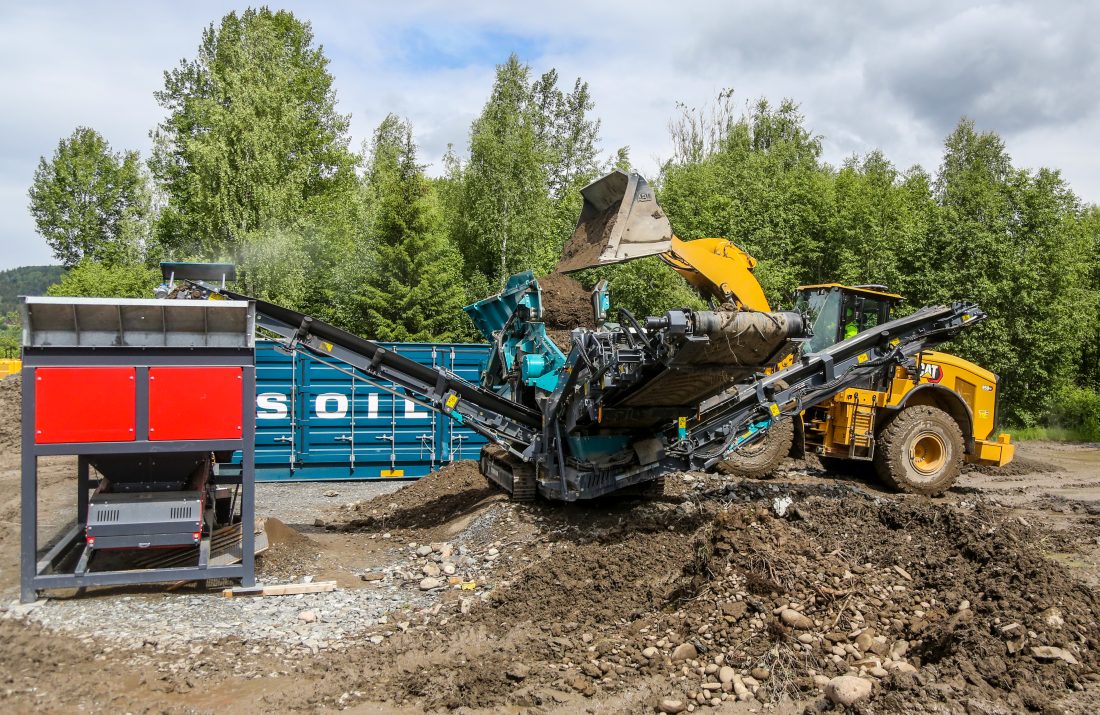 Ved hjelp av jorddampmaskinen, som har fått navnet SoilSaver 20, vil store mengder jordmasser kunne gjenbrukes, i stedet for å bli kjørt på deponi. (Foto: Runar F. Daler)