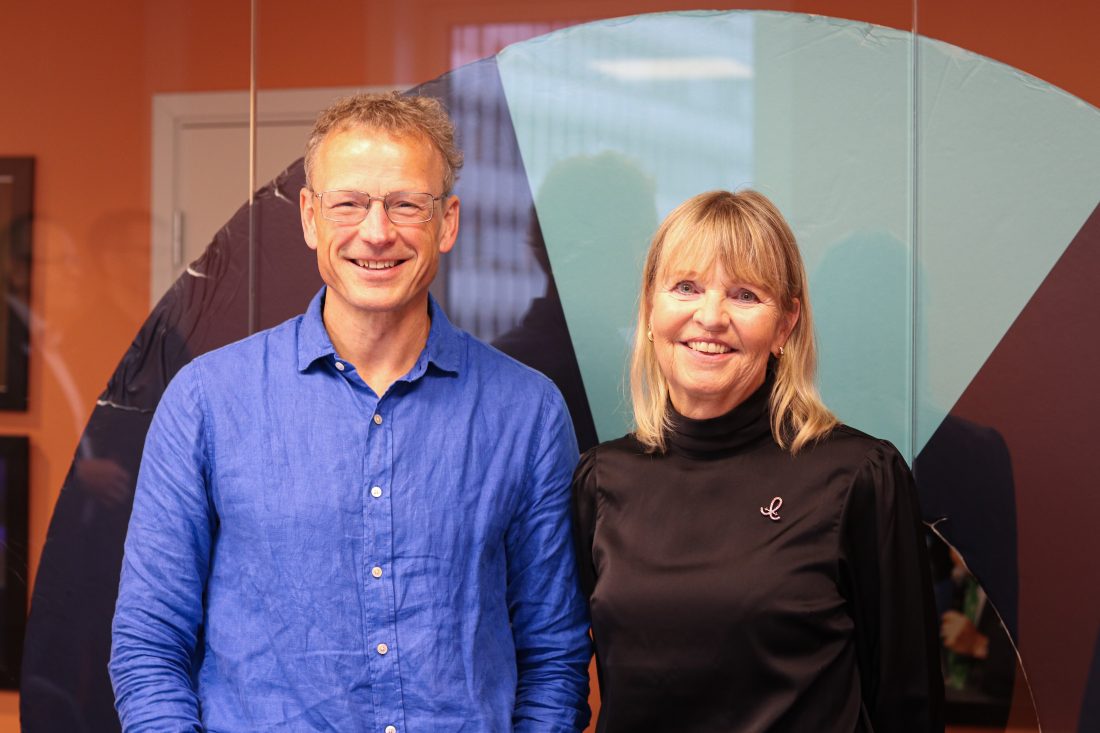 Stig Schjølset, daglig leder i ZERO og Anette Aanesland, administrerende direktør i Nye Veier forlenget avtalen om samarbeid. (Foto: Zero/Nye Veier)