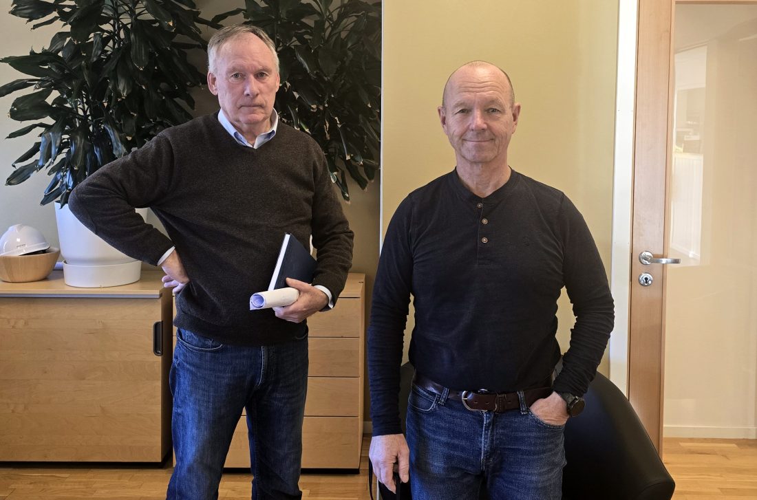 Øystein Lystad (t.v.), prosjektansvarlig i Ragn-Sells og Pål Hansen, administrerende direktør for Ragn-Sells Dekkgjenvinning. (Foto: Ragn-Sells AS)