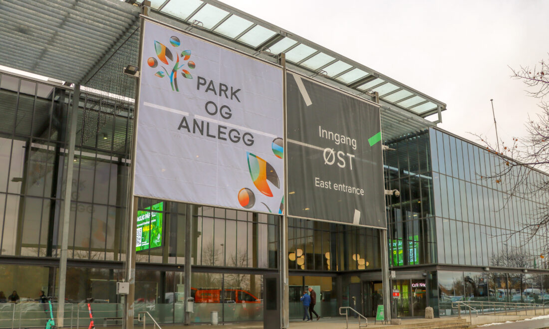 Onsdag 27. november åpnes dørene for to dager med Park og anleggsmessen. Nytt i år er at Norsk Kommunalteknisk Forening (NKF) legger Kommunalteknikkmessen samtidig, og det er totalt tre haller på NOVA Spektrum i Lillestrøm som er fyllt opp med utstillere. (Foto: Njål Hagen)