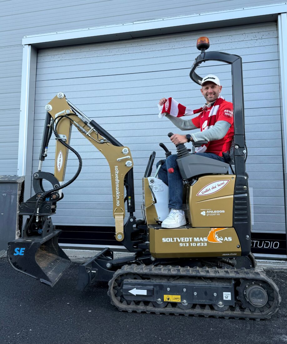 – Gullet ska hem til Bergen, sier Rudi Soltvedt fra setet på den gullakkerte Bobcaten. (Foto: privat)