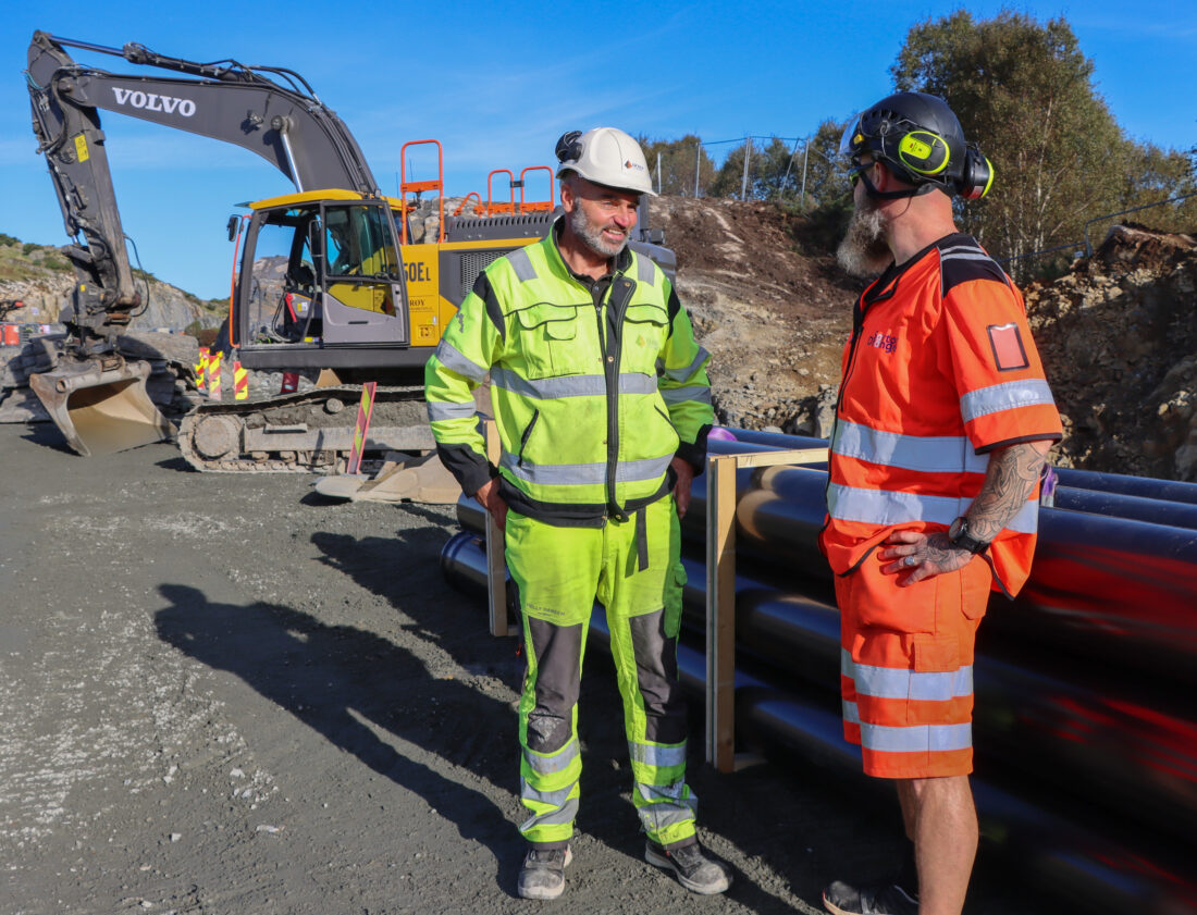 Jan "Ulv" Tyssøy i samtale med Edgar Bjorøy som er innleid av Sartor & Drange på prosjektet. Geir Ove er som du kanskje gjettet, bror til Kåre. (Foto: Njål Hagen)