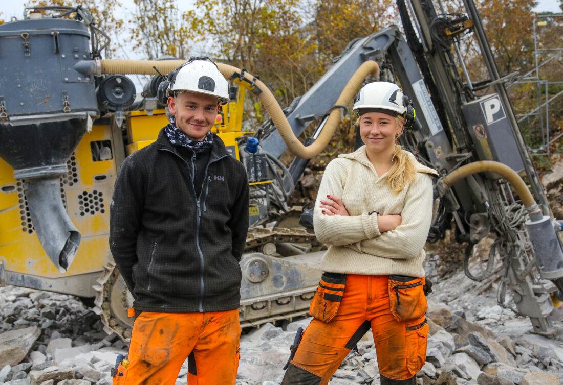 Lærlingene Jonas G. Waldenstrøm og Maja Elise Olsen har raskt fått mye ansvar hos Petter A Olsen AS, og stortrives med det. (Foto: Runar F. Daler)