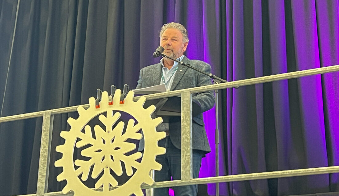 Øystein Hope, styreleder i Maskinentreprenørenes Forbund (MEF), ønsket deltakere og utstillere velkommen til tre dager med Arctic Entrepreneur. (Foto: Njål Hagen)