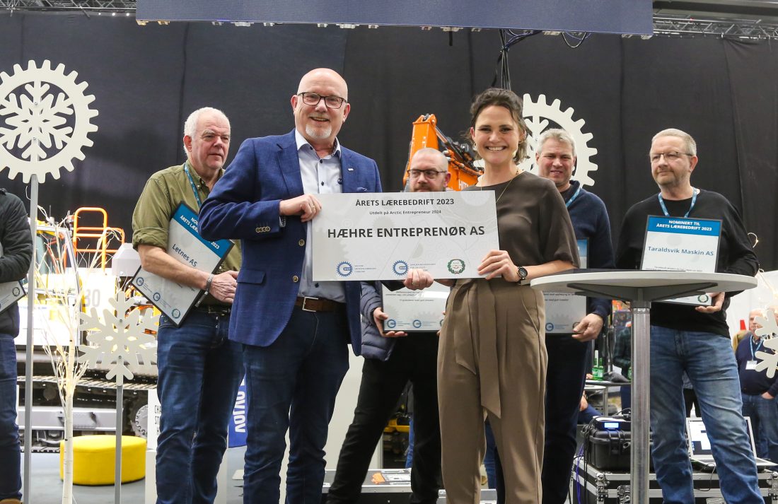 I fjor var det Hæhre Entreprenør som stakk av med den høythengende prisen. Spenningen er stor før årets utdeling på Arctic Entrepreneur-messa onsdag 22. januar. Også i år skal prisen deles ut av kunnskapsminister Kari Nessa Nordtun. (Foto: Runar F. Daler)