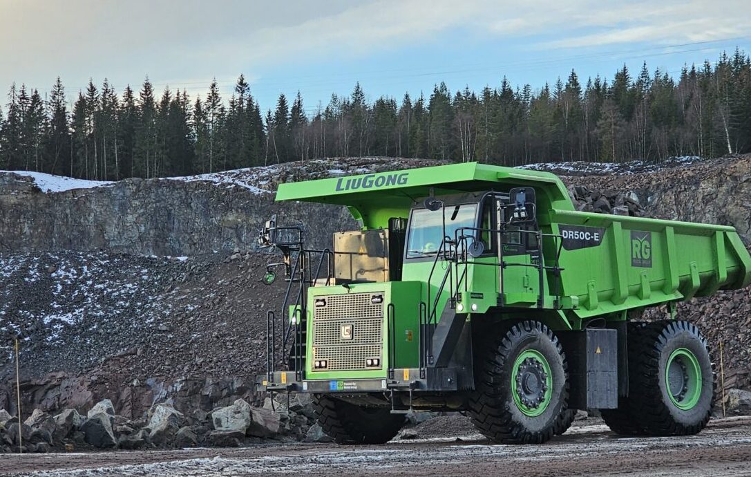 Den helelektriske batteridumperen LiuGong DR50, som eies av Rental Group, testes nå ut hos Feiring i Nittedal. (Foto: Feiring)