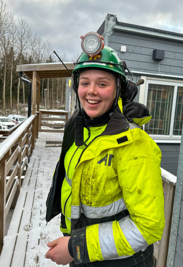 Jenny jobber 12-16-skift i den svenske hovedstaden. Når hun har fri reiser hun hjem til Sørlandet, hvor hun jobber litt i barnehage og litt på SFO, samt som assistent på en barneskole. (Foto: Runar F. Daler)