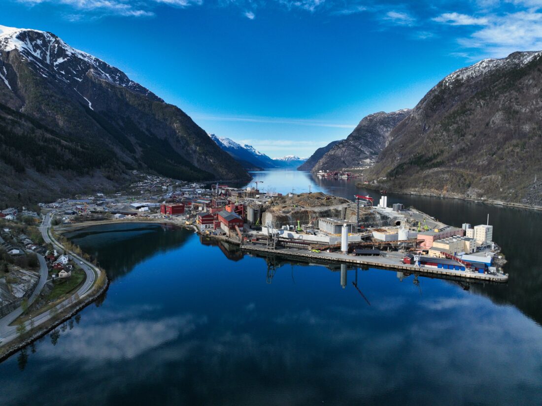 Bolidens sinkfabrikk i Odda har de senere årene gjennomgått en vesentlig ombygging og fornying. (Foto: Boliden Odda)