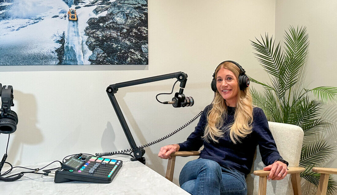 MEFs administrerende direktør, Julie Brodtkorb, skal invitere spennende personer og ta opp aktuelle og interessante temaer i den nye podkasten til MEF, Anleggspraten. (Foto: Runar F. Daler)